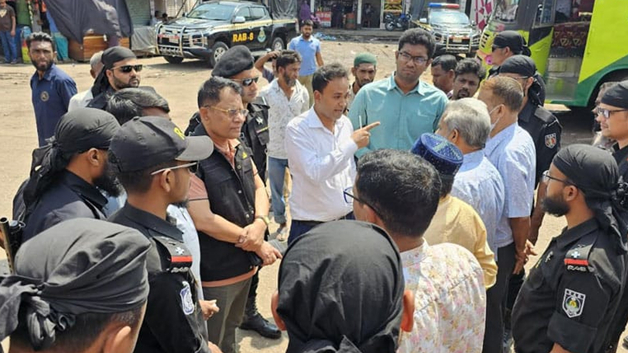 হানিফ পরিবহনের ২১ যাত্রীর বাড়তি ভাড়া ফিরিয়ে দিলেন ম্যাজিস্ট্রেট