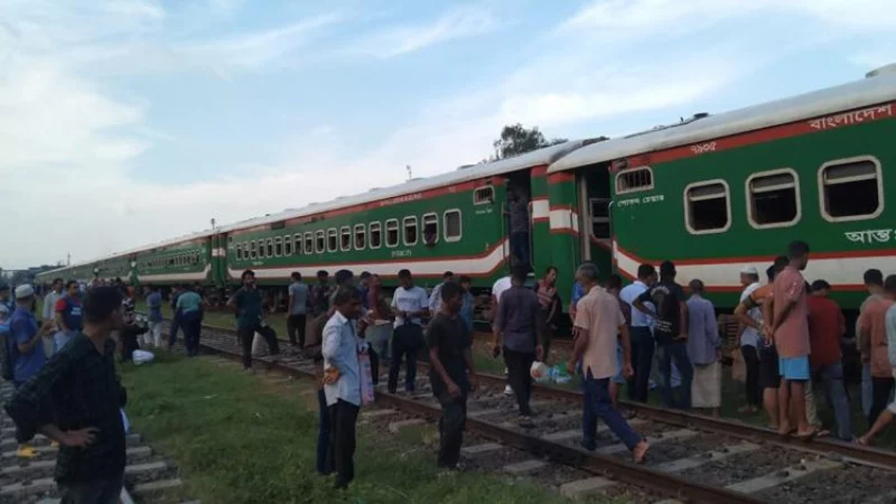 বগুড়ায় ট্রেন&nbsp;লাইনচ্যুত, উত্তরবঙ্গের সঙ্গে ঢাকার রেল যোগাযোগ বন্ধ