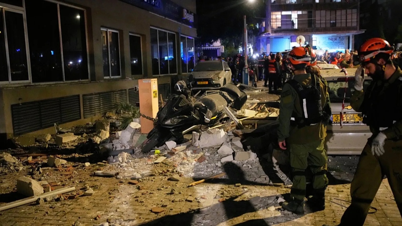 নিরাপত্তা প্রধান নিহতের প্রতিশোধে ইসরায়েলে ইরানের ক্ষেপণাস্ত্র হামলা