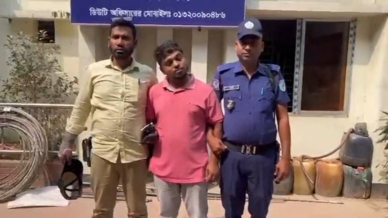 রূপগঞ্জে পুলিশের ওপর হামলাসহ ১২ মামলার আসামি গ্রেপ্তার