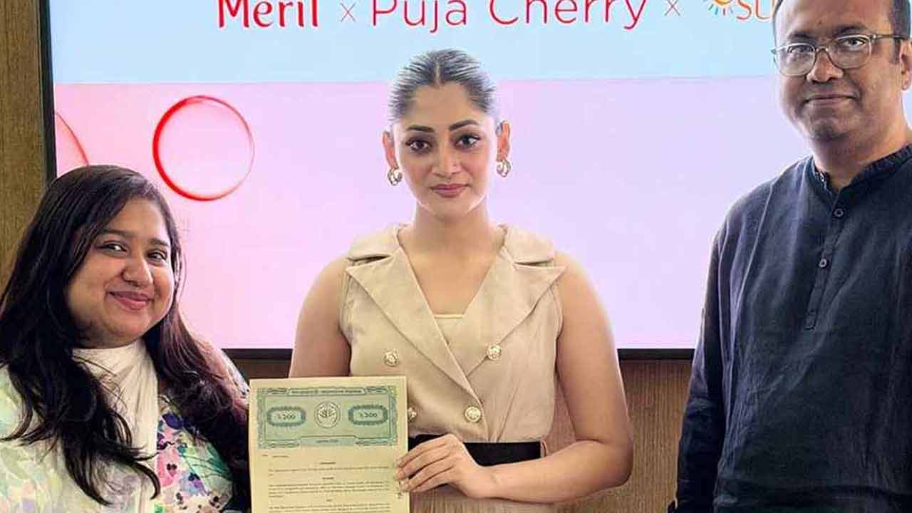 মেরিলের সাথে যুক্ত হলেন পূজা চেরি