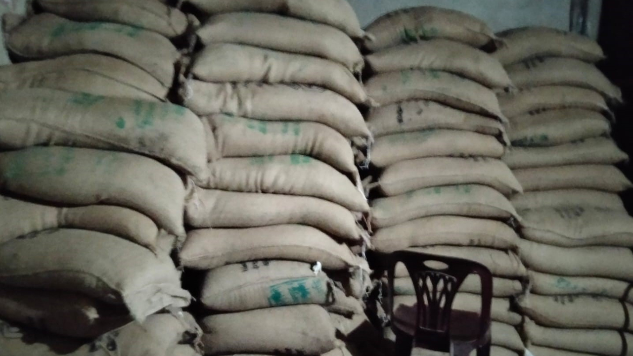 কুড়িগ্রামে বিপুল পরিমাণ সরকারি চাল আটক