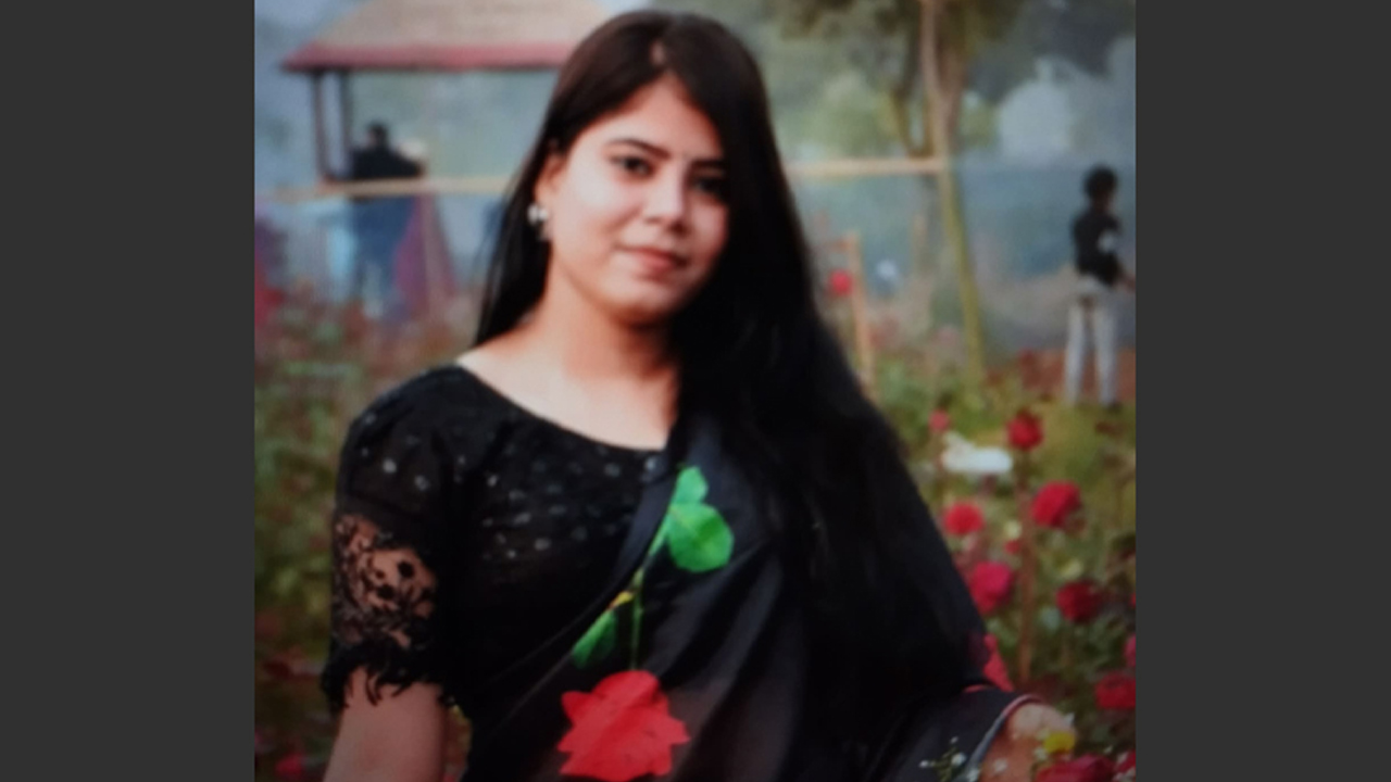 রাজধানীতে ছিনতাইকারীর টানে রিকশা থেকে পড়ে গৃহবধূ নিহত