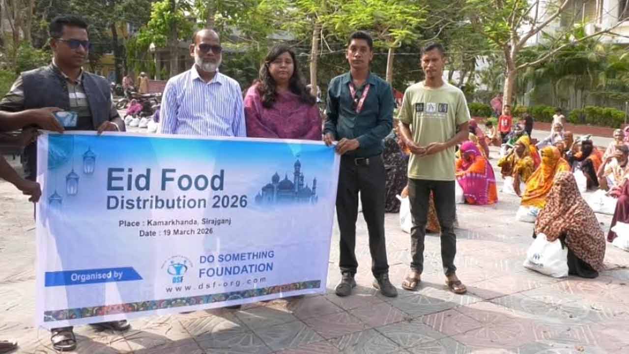 দেশ টিভি প্রতিনিধির উদ্যোগে সিরাজগঞ্জে ঈদসামগ্রী পেল ১০০ পরিবার