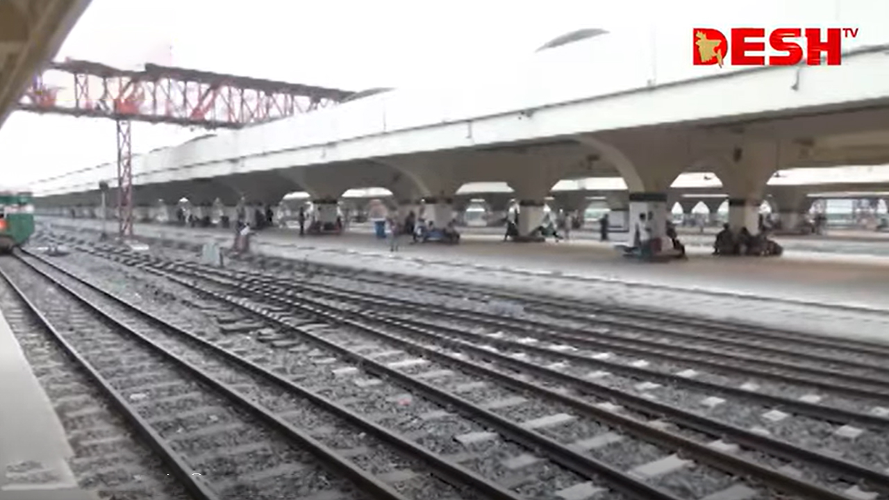 যাত্রীর চাপ কমেছে কমলাপুরে