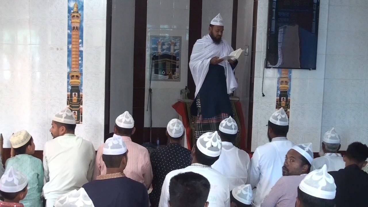 সৌদির সঙ্গে মিল রেখে বরিশালের পাঁচ উপজেলায় পালিত হচ্ছে ঈদ