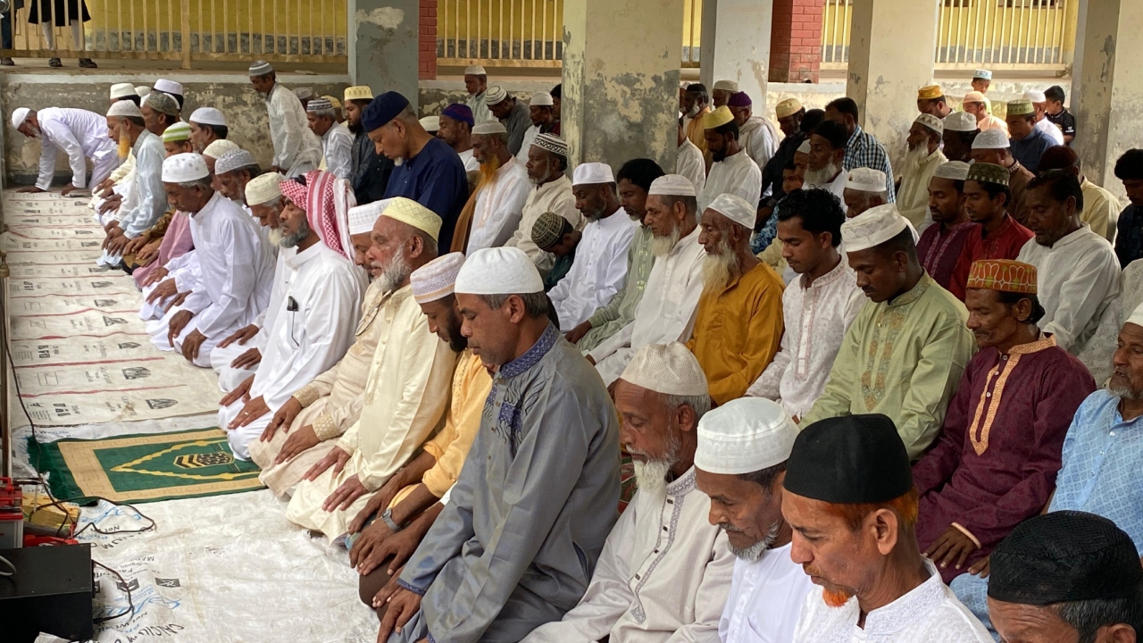সৌদির সঙ্গে মিল রেখে পিরোজপুরের ১০ গ্রামে ঈদ উদযাপন