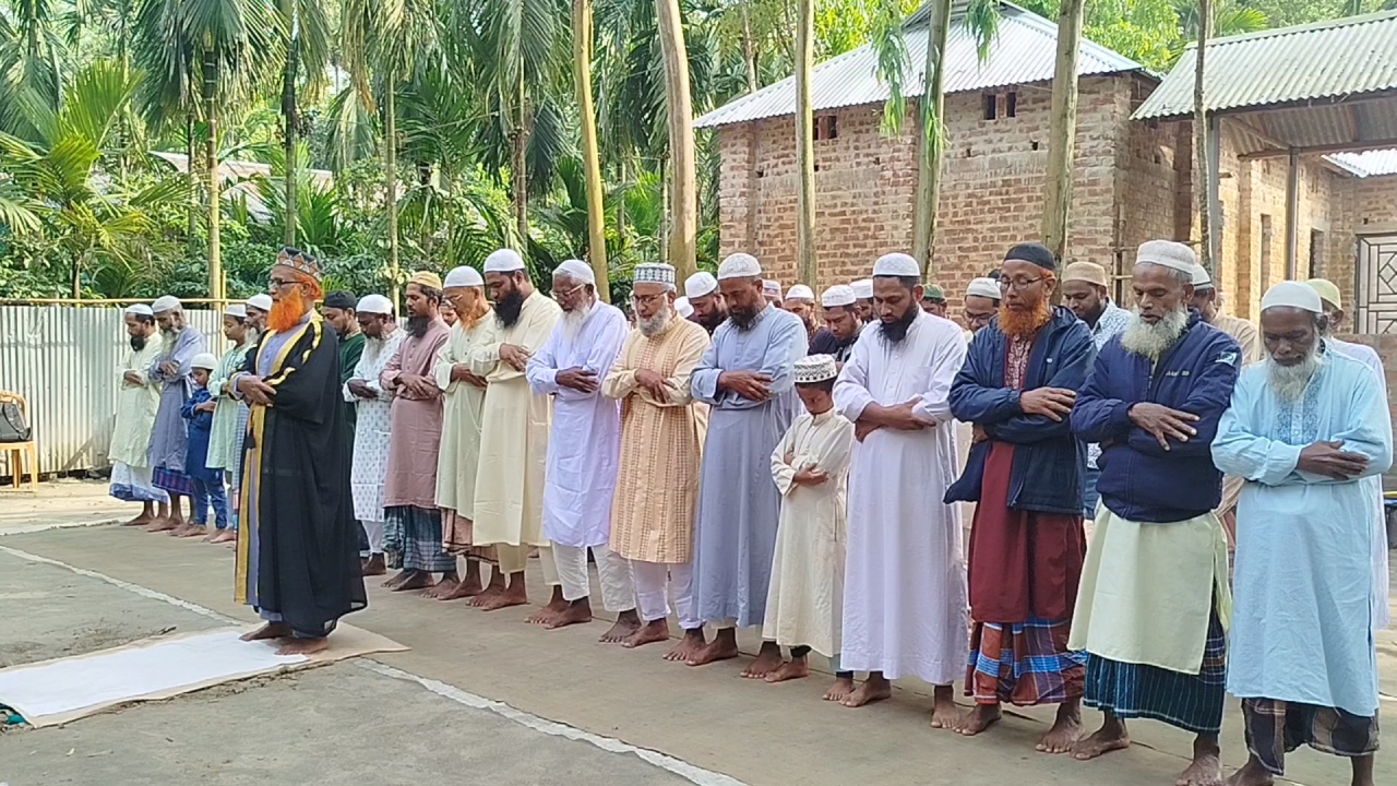 সৌদির সঙ্গে মিল রেখে কুড়িগ্রামের কয়েকটি গ্রামে ঈদের জামাত অনুষ্ঠিত