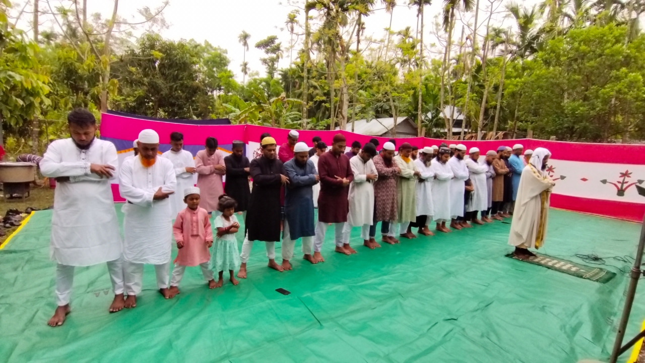 ঝালকাঠিতে অর্ধশতাধিক পরিবারের আগাম ঈদ উদযাপন