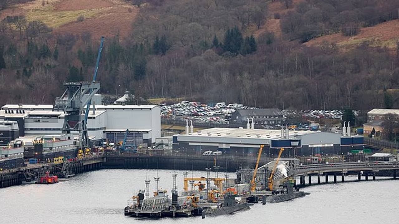 ব্রিটিশ পরমাণু সাবমেরিন ঘাঁটিতে প্রবেশের চেষ্টা, ২ ইরানি গুপ্তচর গ্রেপ্তার