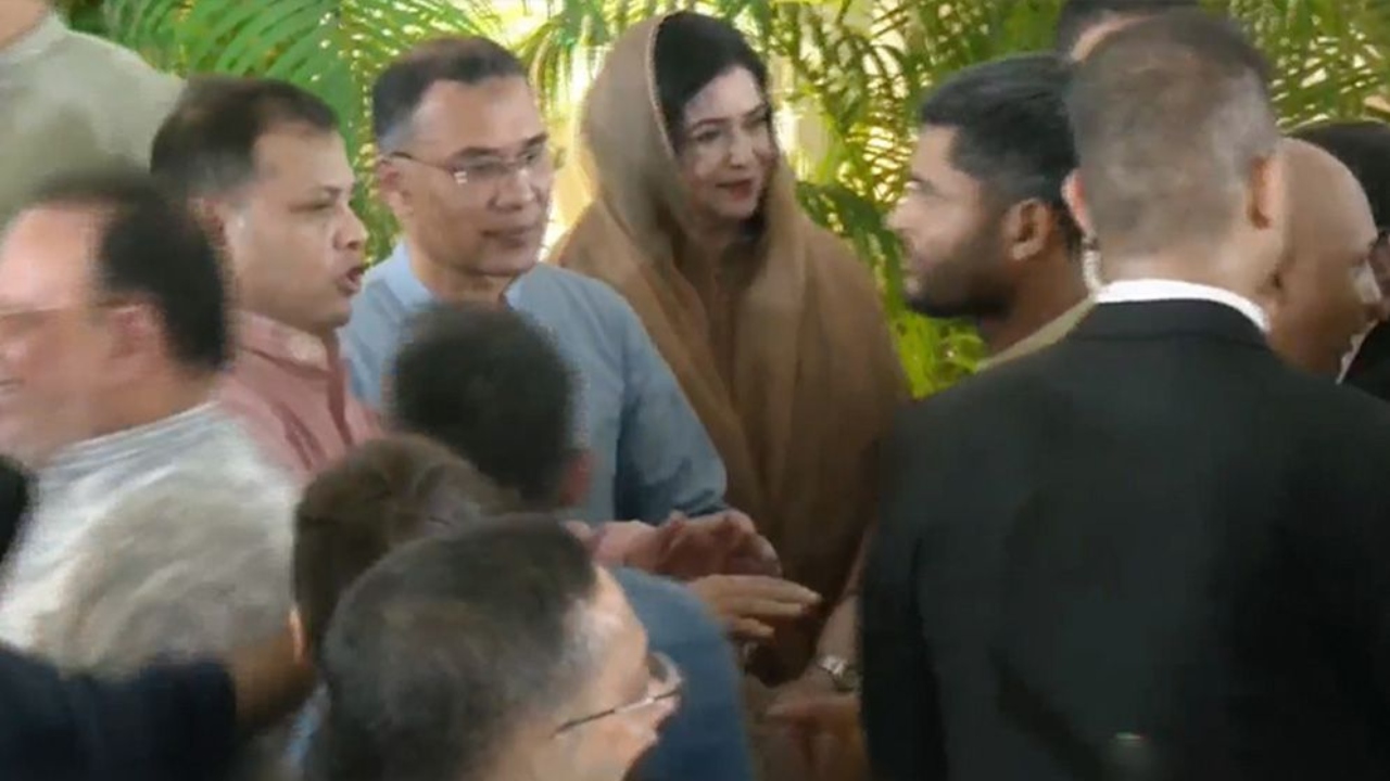 যমুনায় প্রধানমন্ত্রীর ঈদ শুভেচ্ছা বিনিময়