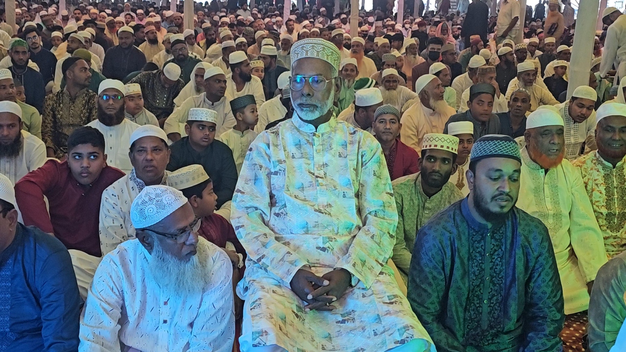 শরীয়তপুরে কেন্দ্রীয় ঈদগাহে পবিত্র ঈদুল ফিতরের প্রধান জামাত অনুষ্ঠিত