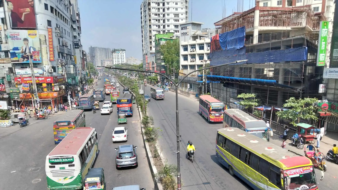 ঈদের দ্বিতীয় দিনে সড়কে যাত্রী সংকট