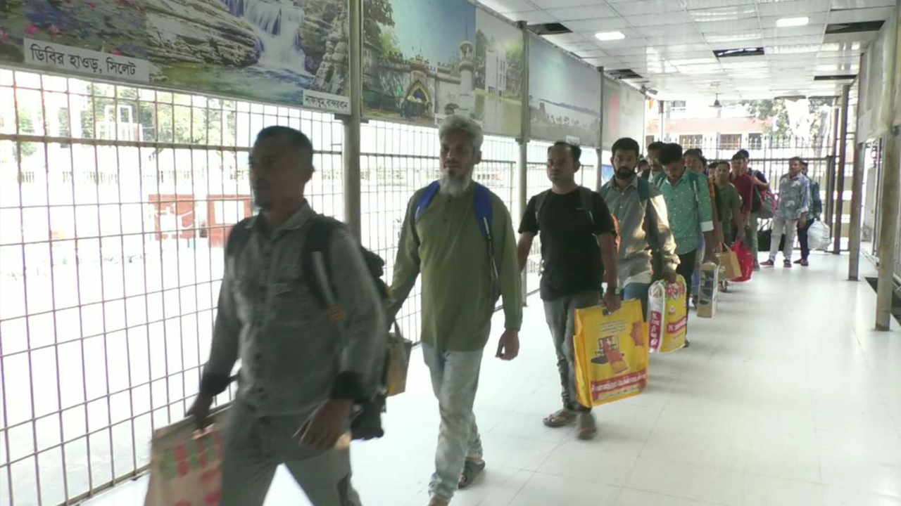 সাজাভোগ শেষে দেশে ফিরলেন ভারতে পাচারের শিকার ৩৩ বাংলাদেশি