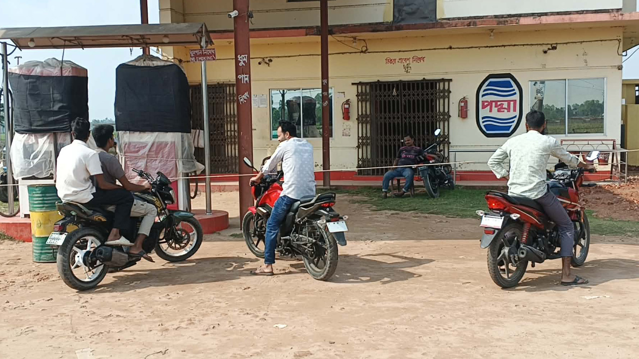 লালমনিরহাটে হঠাৎ জ্বালানি তেলের তীব্র সংকট