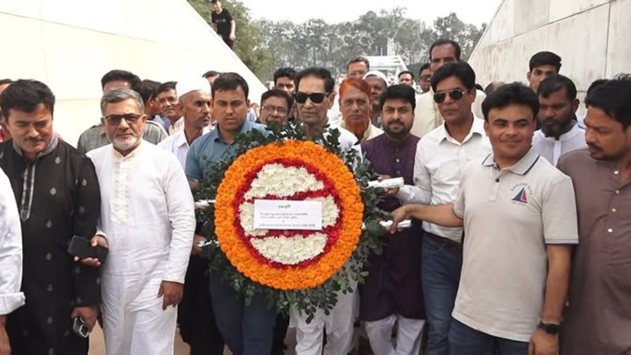 জিয়া-খালেদার সমাধিতে সোহরাব উদ্দিনের শ্রদ্ধা নিবেদন