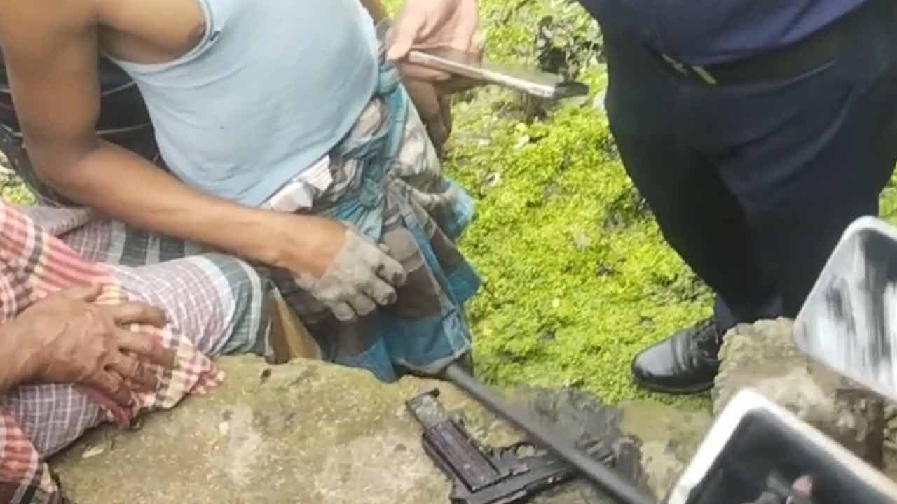 ভোলায় পুকুর থেকে গুলিসহ পিস্তল উদ্ধার