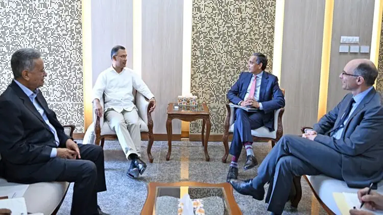 প্রধানমন্ত্রীর সঙ্গে আইএমএফ পরিচালকের বৈঠক