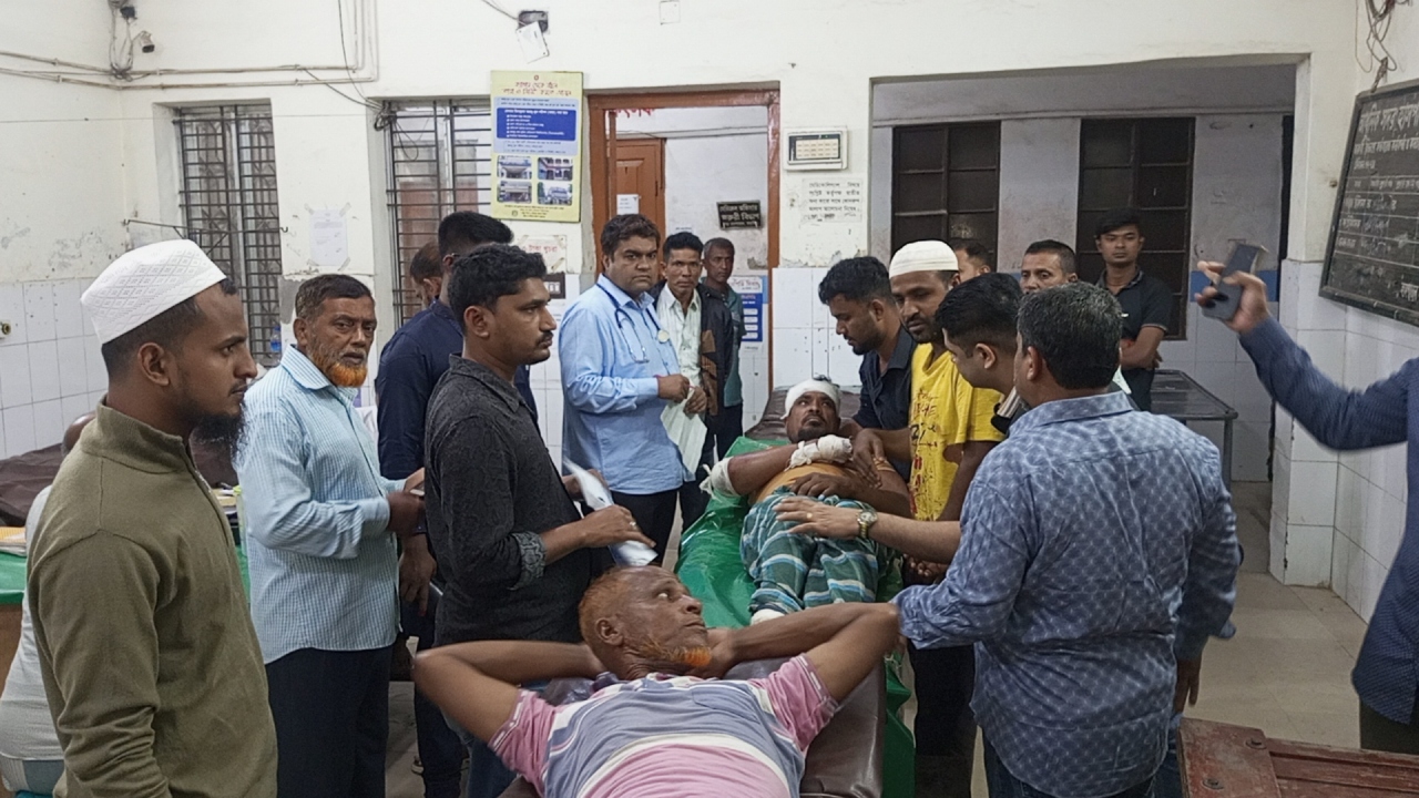 নড়াইলে আধিপত্য নিয়ে সংঘর্ষে গুলিবিদ্ধসহ আহত ২৫