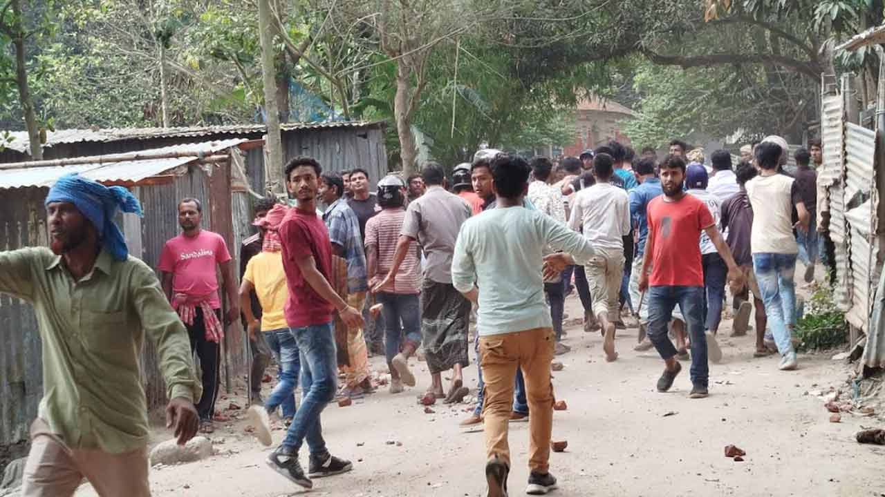 পাবনায় আধিপত্য বিস্তার নিয়ে দফায় দফায় সংঘর্ষ, আহত ১০