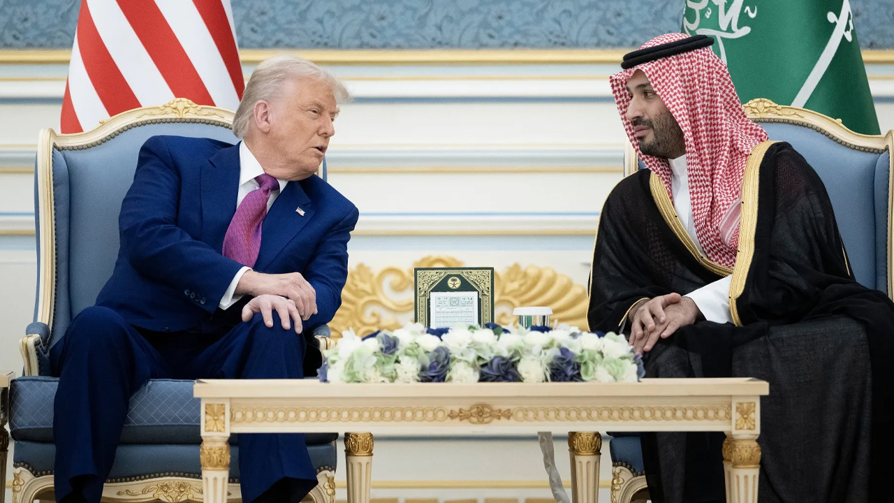 ইরানে হামলা অব্যাহত রাখতে ট্রাম্পকে চাপ দিচ্ছেন সৌদি যুবরাজ