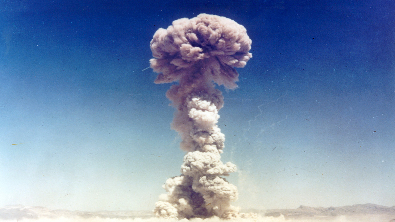 পরমাণু বোমার পরীক্ষা পুনরায় শুরুর প্রস্তুতি নিচ্ছে যুক্তরাষ্ট্র