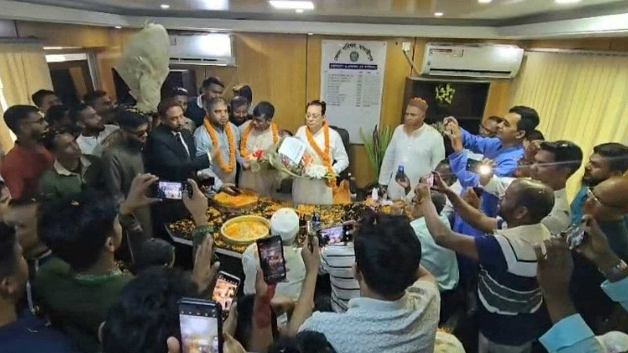 মাদারীপুর জেলা পরিষদের দায়িত্ব নিলেন খোন্দকার মাশুক