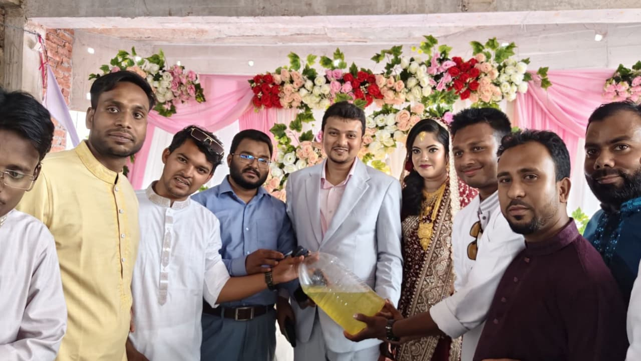 নেতার বিয়েতে ডিজেল উপহার!