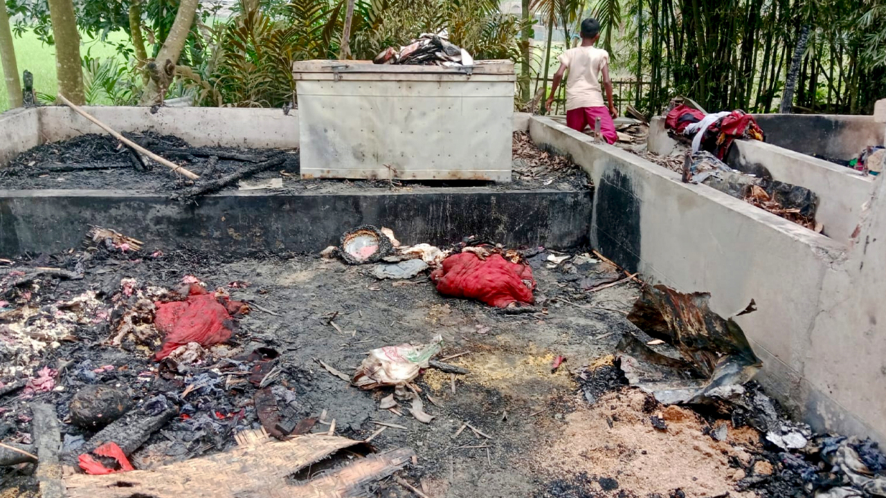কুড়িগ্রামে অগ্নিকাণ্ডে বসতবাড়ি পুড়ে ছাই