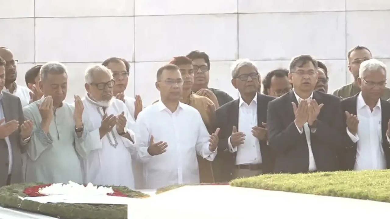 স্বাধীনতা দিবসে জিয়াউর রহমান ও খালেদা জিয়ার সমাধিতে তারেক রহমানের শ্রদ্ধা