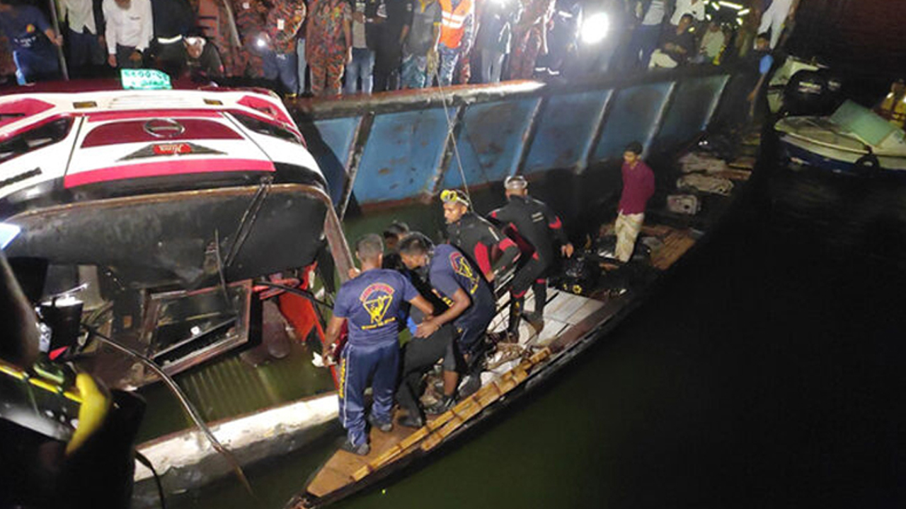 পদ্মায় বাসডুবি: নিহত বেড়ে ২৩, সবার পরিচয় শনাক্ত