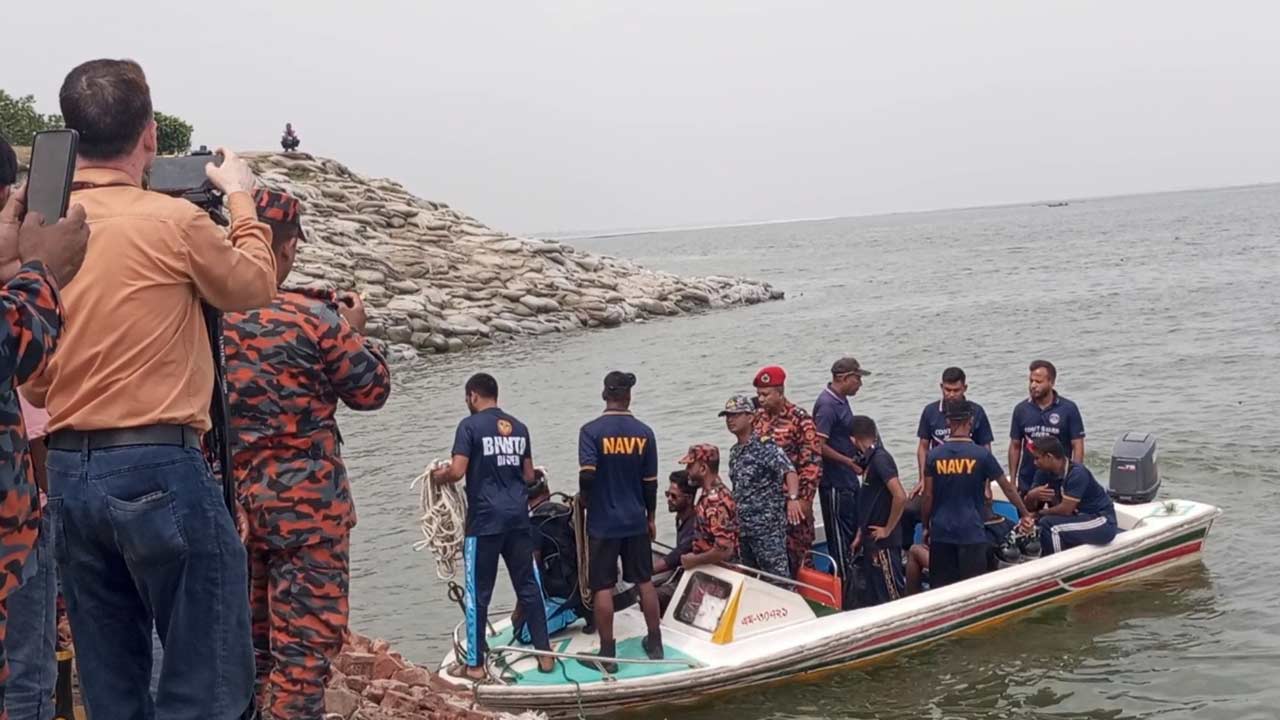দৌলতদিয়া ফেরিঘাটে বাসডুবিতে এখনও নিখোঁজ ২&nbsp;