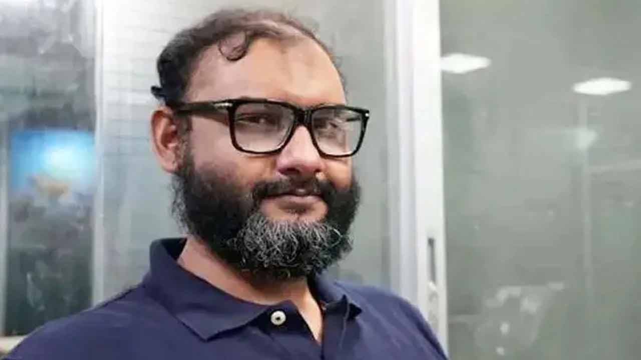 সংসদে অজুর পানি না পেয়ে ক্ষোভ ব্যারিস্টার আরমানের