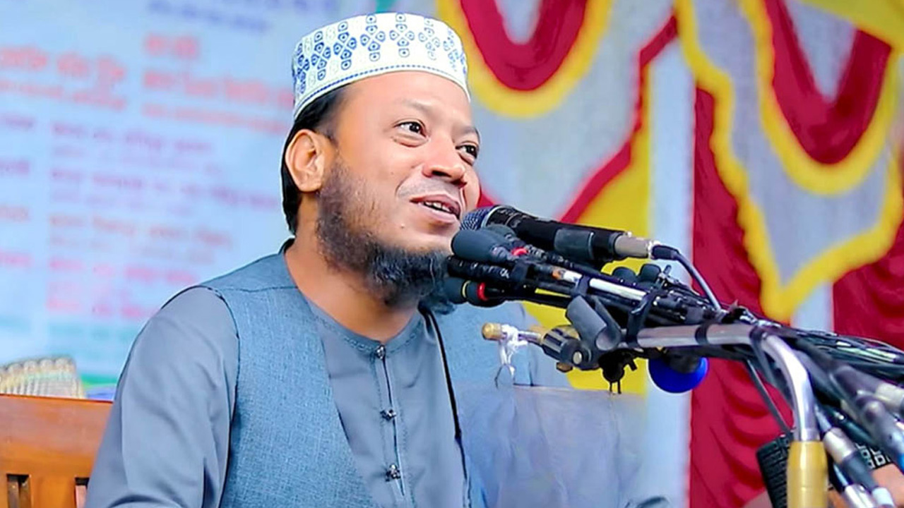 আমির হামজার বিরুদ্ধে শতকোটি টাকার মানহানির মামলা