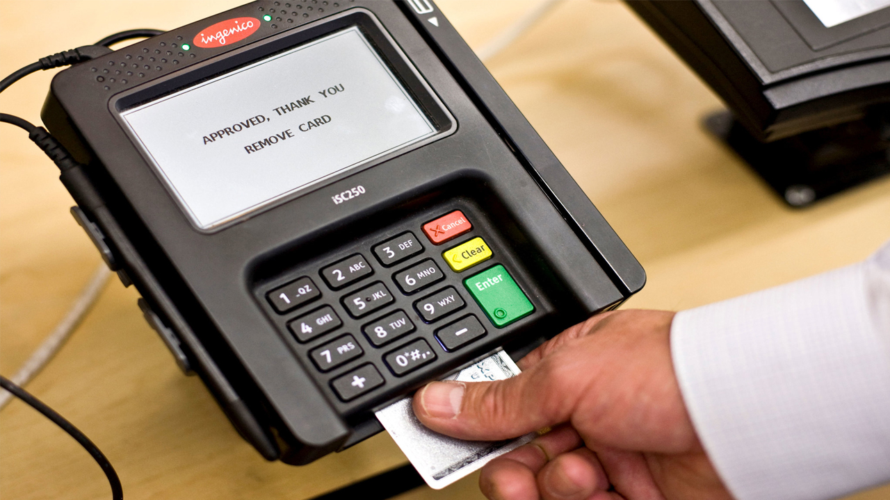 বিদেশে বাংলাদেশিদের ক্রেডিট কার্ডে ব্যয় কমেছে