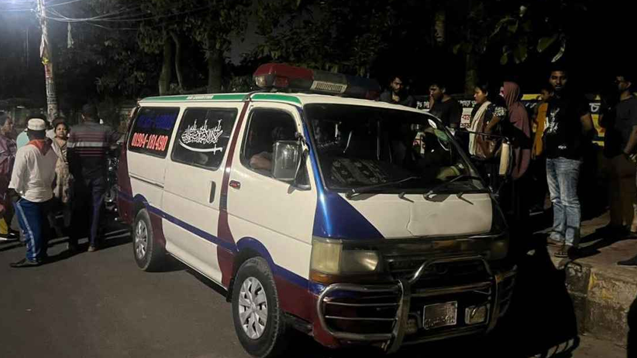 প্রাইভেটকারের ধাক্কায় খুবি শিক্ষার্থী নিহত