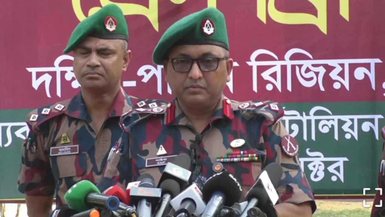 তেল পাচার ঠেকাতে সীমান্তে কঠোর অবস্থানে বিজিবি