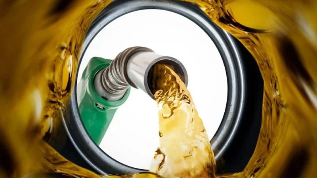 এপ্রিলে বাড়ছে না জ্বালানি তেলের দাম