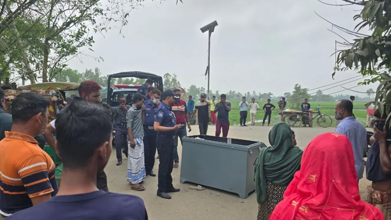 কাপড়ের ট্রাঙ্ক থেকে নারীর মরদেহ উদ্ধার