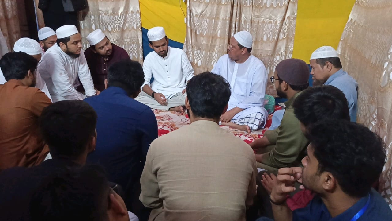 চরমোনাই মাহফিলে আসিফ মাহমুদের নেতৃত্বে এনসিপি প্রতিনিধি দল