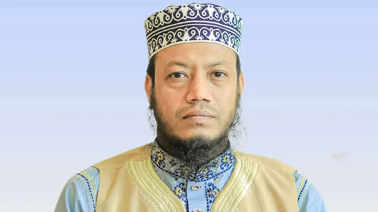 আমির হামজার বিরুদ্ধে সমন জারি