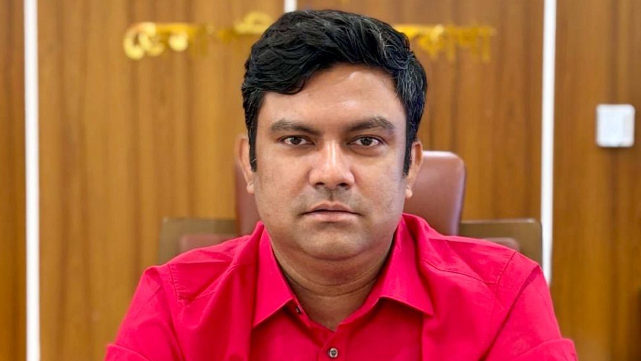 লেখক ড. ইমদাদুল হক তালুকদার।