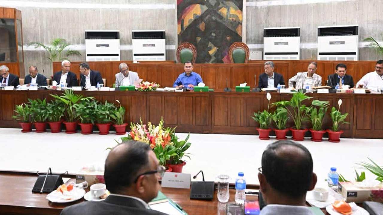 টানা ১৬ ঘণ্টা অফিস করলেন প্রধানমন্ত্রী