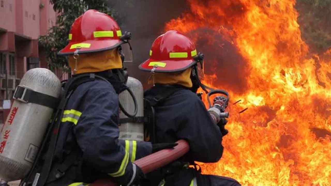 কেরাণীগঞ্জে কারখানায় ভয়াবহ আগুন