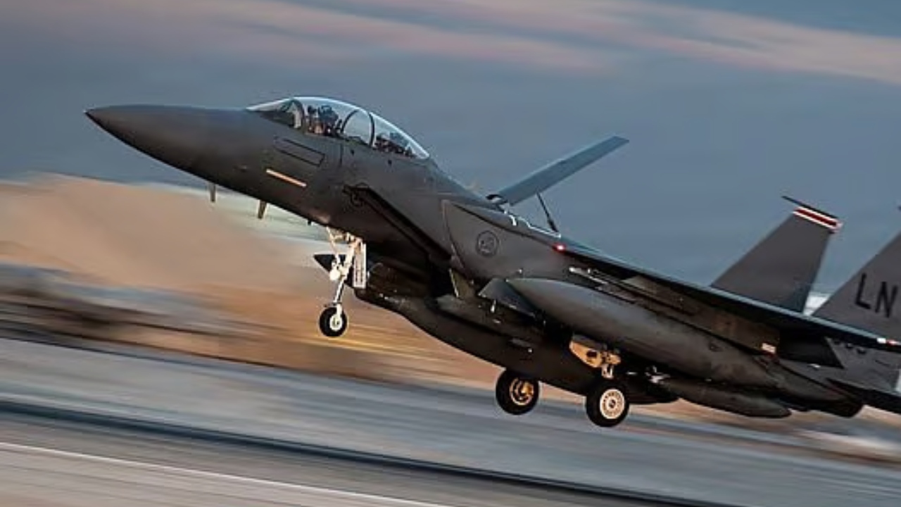 বিধ্বস্ত যুদ্ধবিমানের পাইলটকে উদ্ধারের অভিযান হবে &lsquo;খুবই বিপজ্জনক&rsquo;: সাবেক মার্কিন নৌ কর্মকর্তা