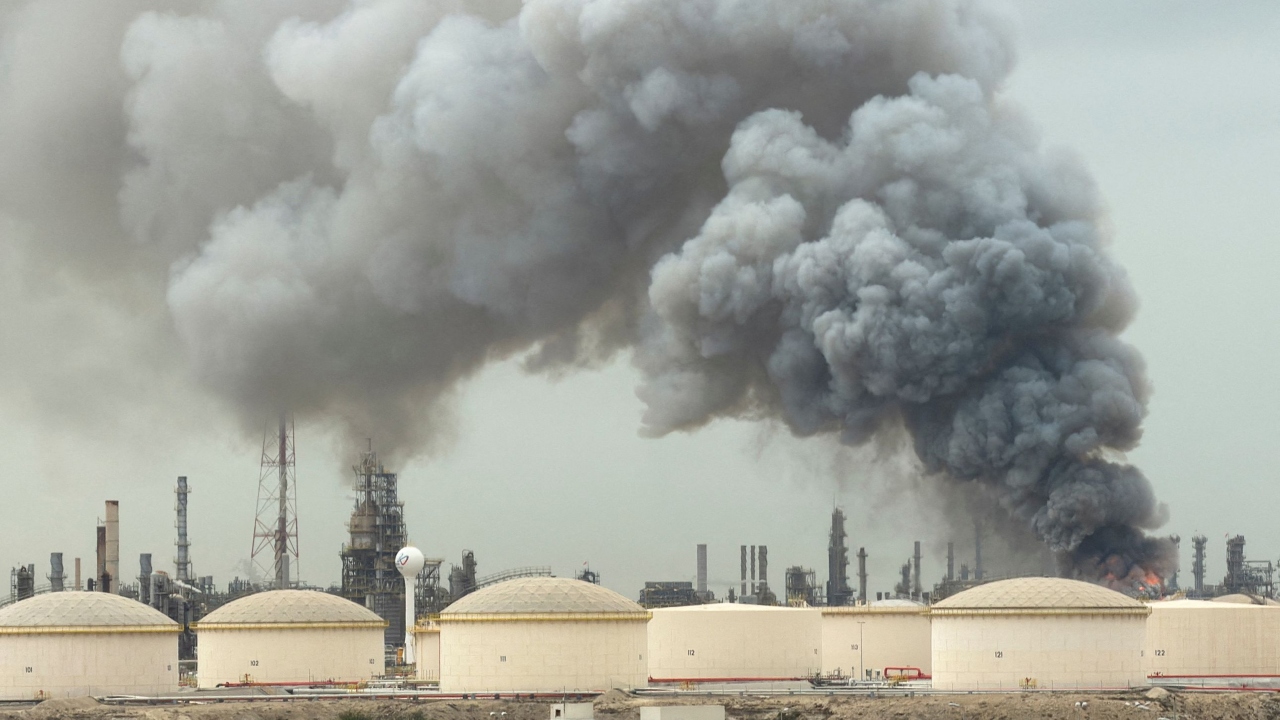 শিরাজ হামলার জবাবে সৌদি পেট্রোকেমিক্যাল স্থাপনায় হামলার দাবি আইআরজিসির