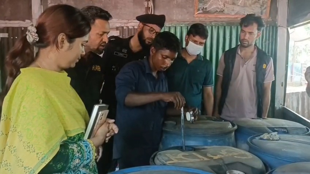 ব্রাহ্মণবাড়িয়ায় অবৈধভাবে মজুত ১০ হাজার লিটার জ্বালানি তেল জব্দ