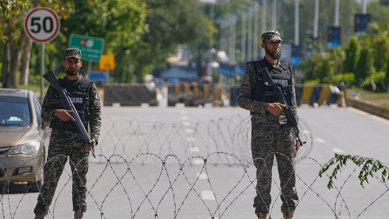 পাকিস্তানের রাজধানীতে কঠোর নিরাপত্তা, আলোচনার আগে &lsquo;লকডাউন&rsquo; পরিস্থিতি