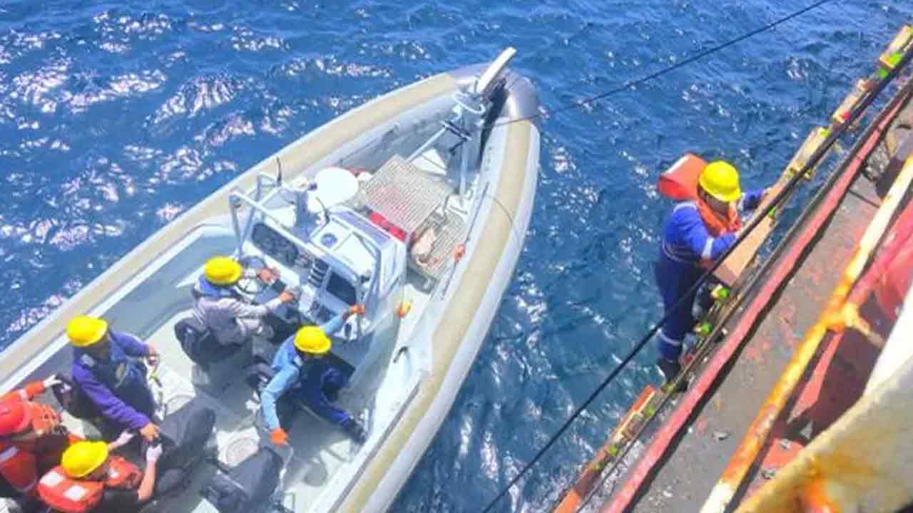 উত্তর আরব সাগর থেকে বাংলাদেশিসহ ১৮ নাবিক উদ্ধার