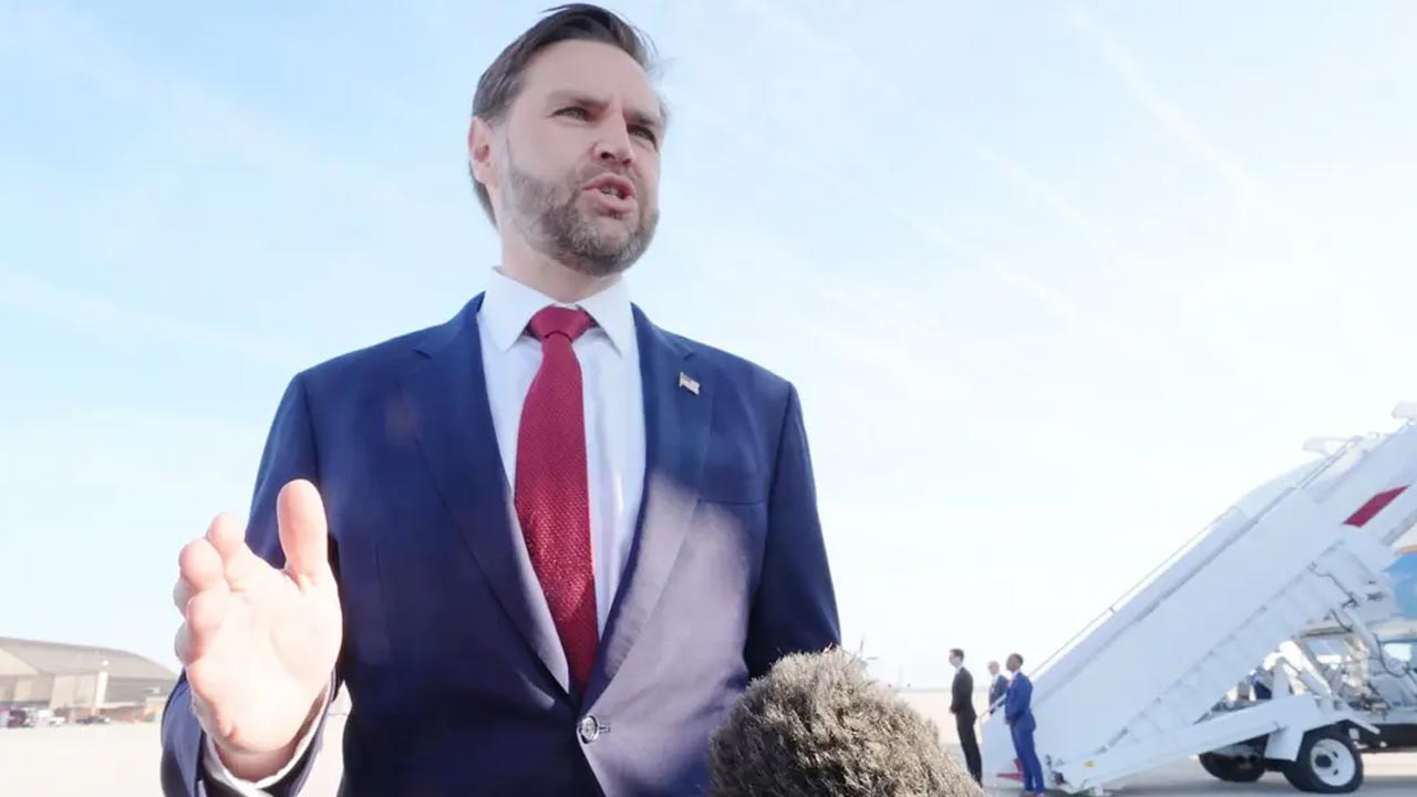 পাকিস্তান পৌঁছেছেন মার্কিন ভাইস প্রেসিডেন্ট জেডি ভ্যান্স